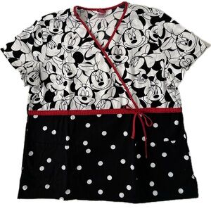 091025 - 100% Cotton Disney Mickey Mouse Black and White Scrub Top